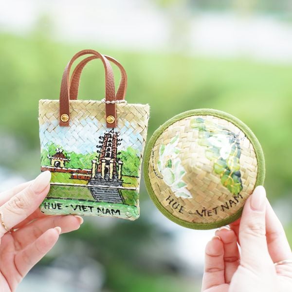 Móc Khóa Cỏ Bàng Thủ Công – Quà Lưu Niệm Huế