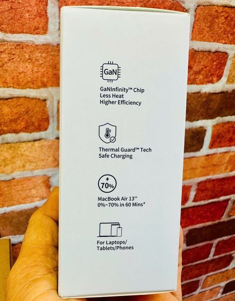 Sạc điện thoại 3 cổng USB-C và USB-A GaN 65W màu hồng tạo hình robot chân cắm dẹt Ugreen (45003)