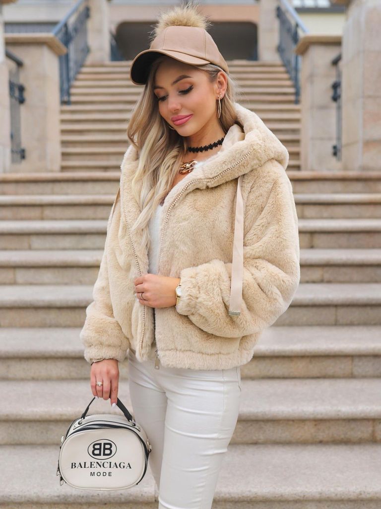 kožíšková bunda s kapucí  370kc 5ks