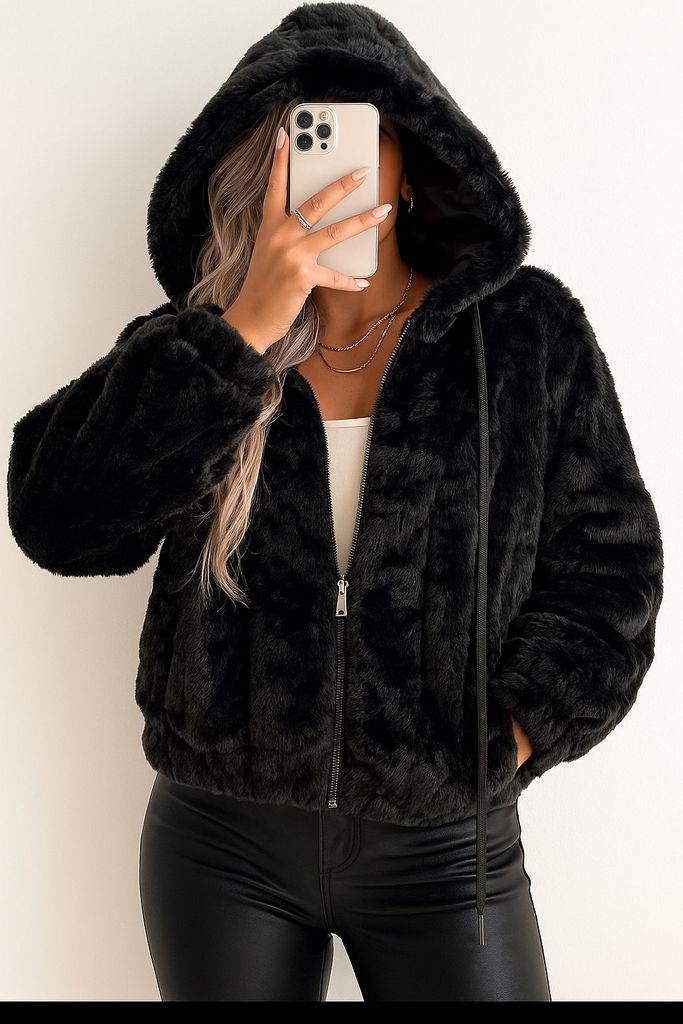 kožíšková bunda s kapucí  370kc 5ks