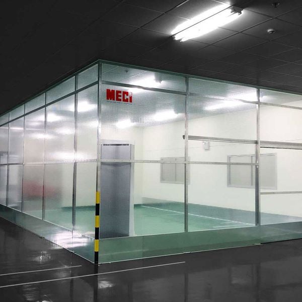https://mecivietnam.com/products/vach-ngan-nhua-pvc