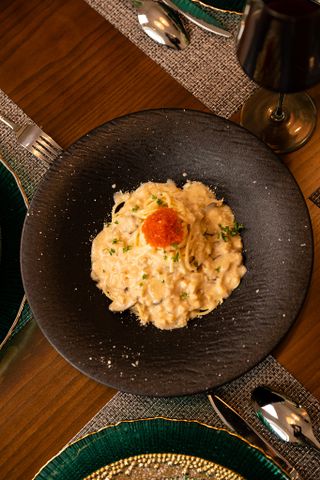 Mỳ Ý sốt trứng cua Tobiko