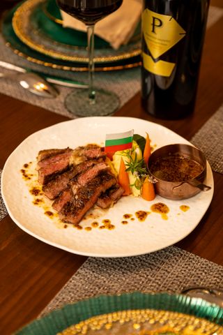 Bò Úc sốt rượu vang