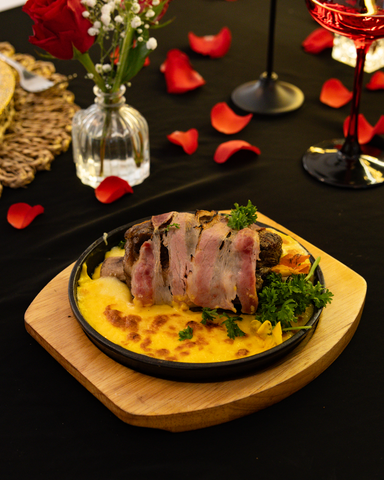 Sườn bò Tây Ban Nha cuộn xông khói nướng phomai