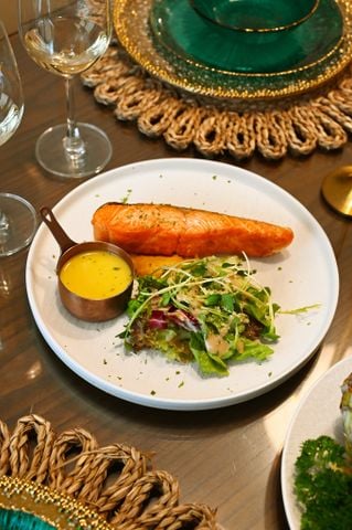 Cá hồi sốt chanh leo