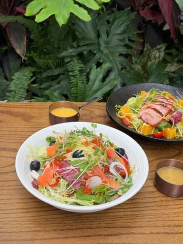 Salad rocket & cá hồi xông khói