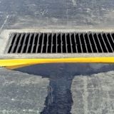  PLR230 – Đê Chắn Tràn Cho Bề Mặt Gồ Ghề Và Nhựa Đường-PIG® SpillBlocker® Rough Surface Dike 