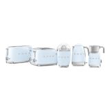  Máy vắt cam màu xanh dương pastel hiệu Smeg, Model CJF11PBEU 