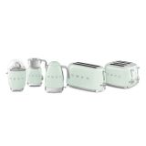  Máy vắt cam màu xanh lá pastel hiệu Smeg, Model CJF11PGEU 