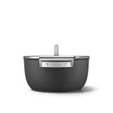  Nồi chống dính 24cm có nắp màu đen hiệu Smeg, Model CSF2412BLM 