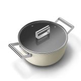  Nồi chống dính 24cm có nắp màu kem hiệu Smeg, Model CSF2412CRM 