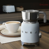  Máy đánh sữa tạo bọt màu kem hiệu Smeg, Model MFF11CREU 