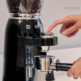  Máy xay cà phê màu xanh họa tiết màu canh Blue hiệu Smeg, Model CGF01DGBEU 