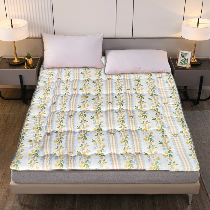 Topper văn phòng đa năng mặt lót có nhám chống trượt, và đai thun góc để cố định trên mặt nệm