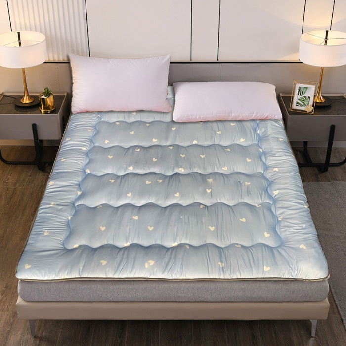 Topper văn phòng đa năng mặt lót có nhám chống trượt, và đai thun góc để cố định trên mặt nệm