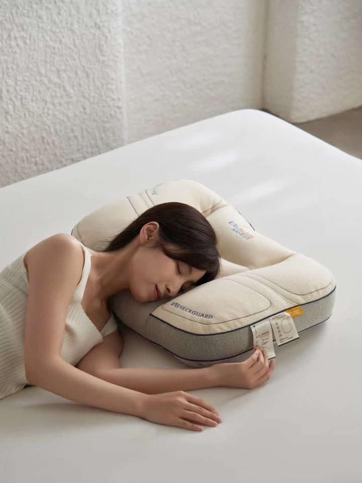 RUỘT GỐI CÔNG THÁI HỌC BẢO VỆ CỔ CHỐNG MỎI VAI GÁY V6 SIZE 48*74CM