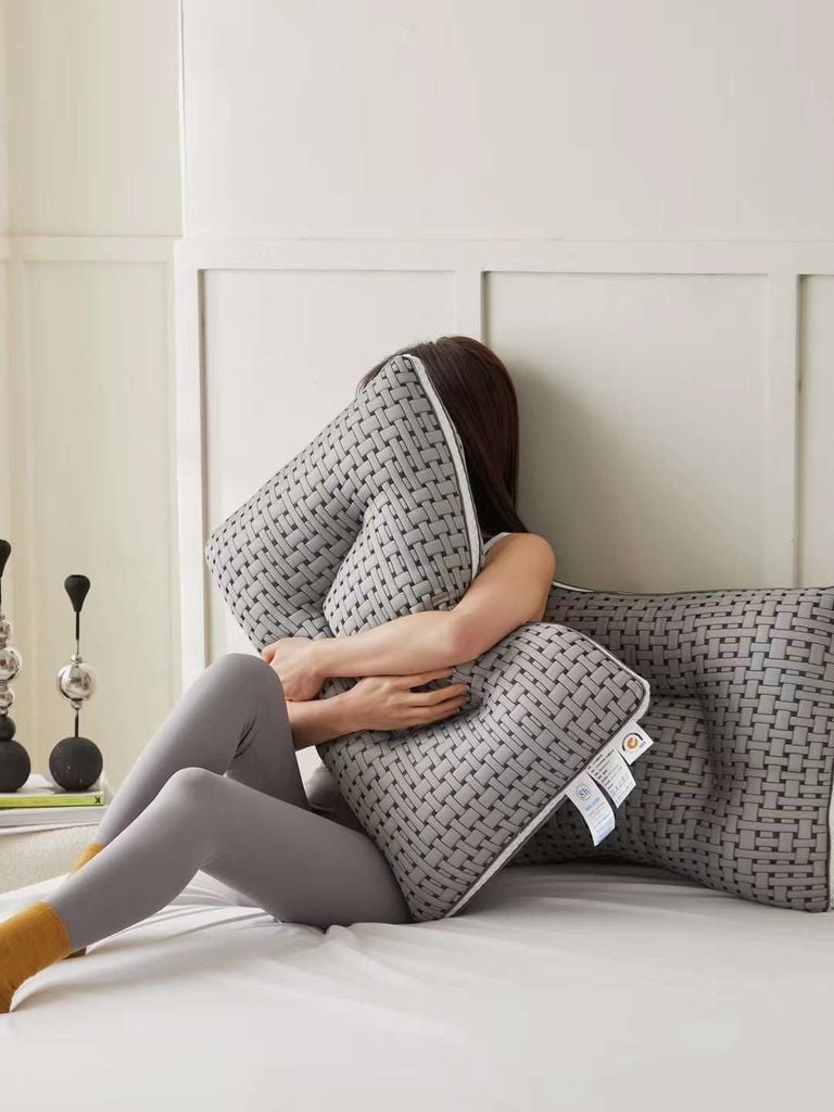 RUỘT GỐI MATXA DỆT KIM ĐAN TRE THIẾT KẾ CÔNG THÁI HỌC ĐỊNH HÌNH CHỐNG MỎI VAI GÁY SIZE 48*74CM