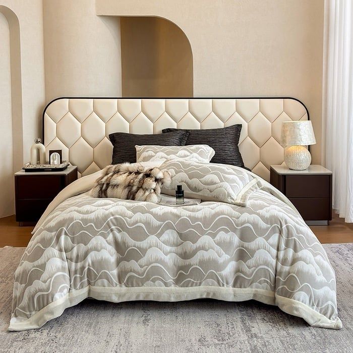 Milk Velvet Lovewe 220gram | 4Pcs Cover Premium Bedding Set | ID LOWE4PCSVMILK220GR12COLORM1