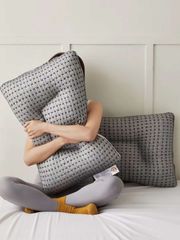 RUỘT GỐI MATXA DỆT KIM ĐAN TRE THIẾT KẾ CÔNG THÁI HỌC ĐỊNH HÌNH CHỐNG MỎI VAI GÁY SIZE 48*74CM