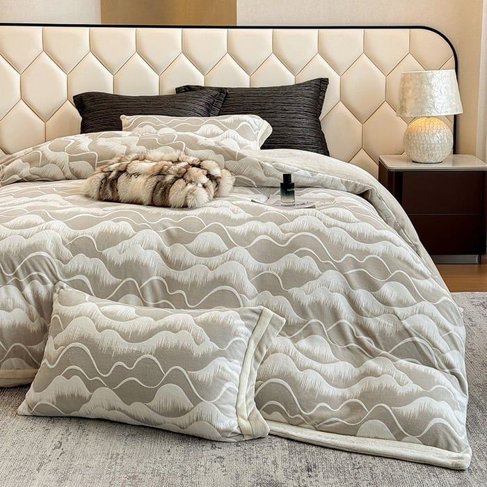 Milk Velvet Lovewe 220gram | 4Pcs Cover Premium Bedding Set | ID LOWE4PCSVMILK220GR12COLORM1