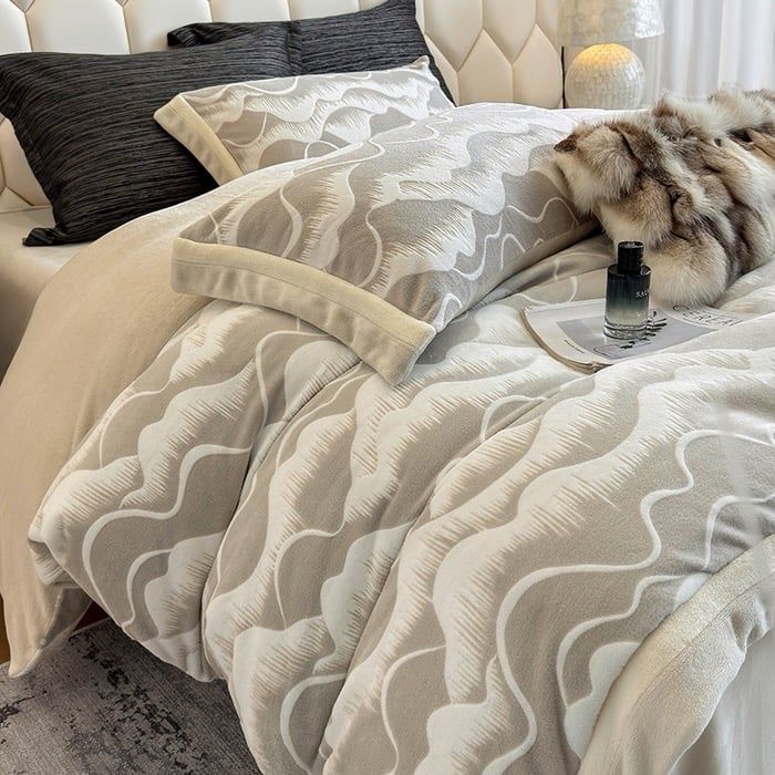 Milk Velvet Lovewe 220gram | 4Pcs Cover Premium Bedding Set | ID LOWE4PCSVMILK220GR12COLORM1