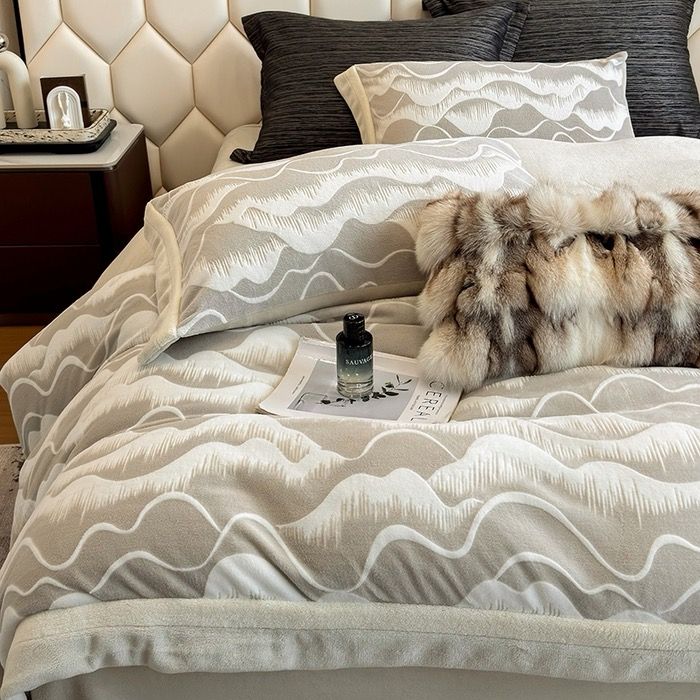 Milk Velvet Lovewe 220gram | 4Pcs Cover Premium Bedding Set | ID LOWE4PCSVMILK220GR12COLORM1