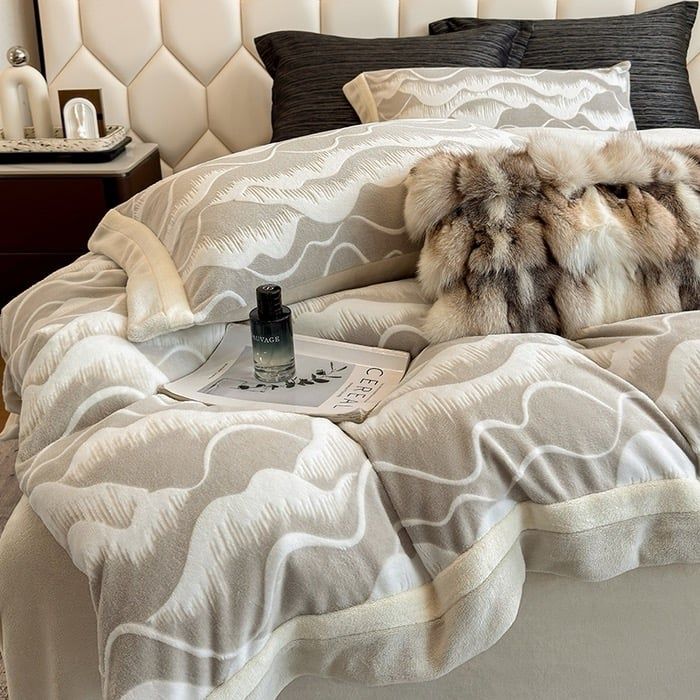 Milk Velvet Lovewe 220gram | 4Pcs Cover Premium Bedding Set | ID LOWE4PCSVMILK220GR12COLORM1