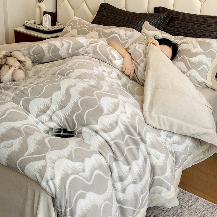 Milk Velvet Lovewe 220gram | 4Pcs Cover Premium Bedding Set | ID LOWE4PCSVMILK220GR12COLORM1