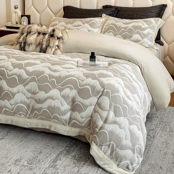 Milk Velvet Lovewe 220gram | 4Pcs Cover Premium Bedding Set | ID LOWE4PCSVMILK220GR12COLORM1