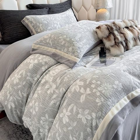 Milk Velvet Lovewe 220gram | 4Pcs Cover Premium Bedding Set | ID LOWE4PCSVMILK220GR12COLORM2