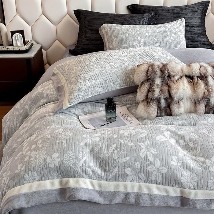 Milk Velvet Lovewe 220gram | 4Pcs Cover Premium Bedding Set | ID LOWE4PCSVMILK220GR12COLORM2