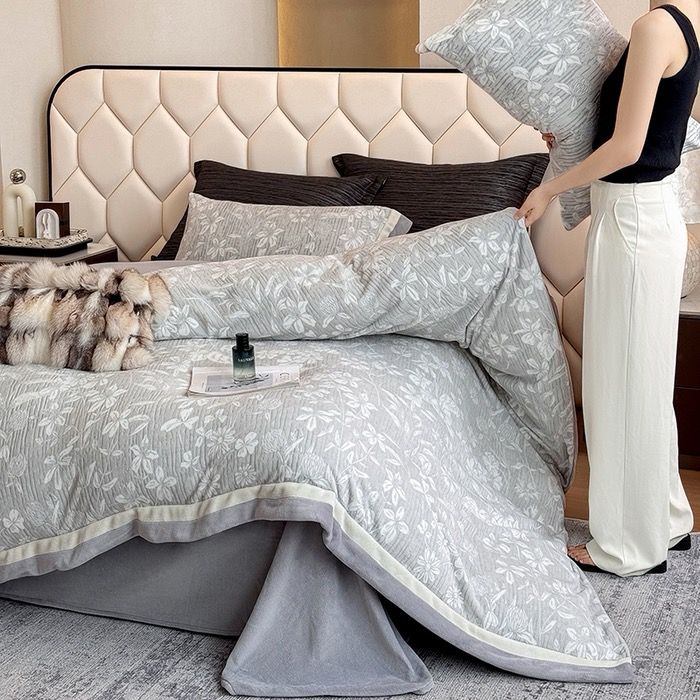 Milk Velvet Lovewe 220gram | 4Pcs Cover Premium Bedding Set | ID LOWE4PCSVMILK220GR12COLORM2