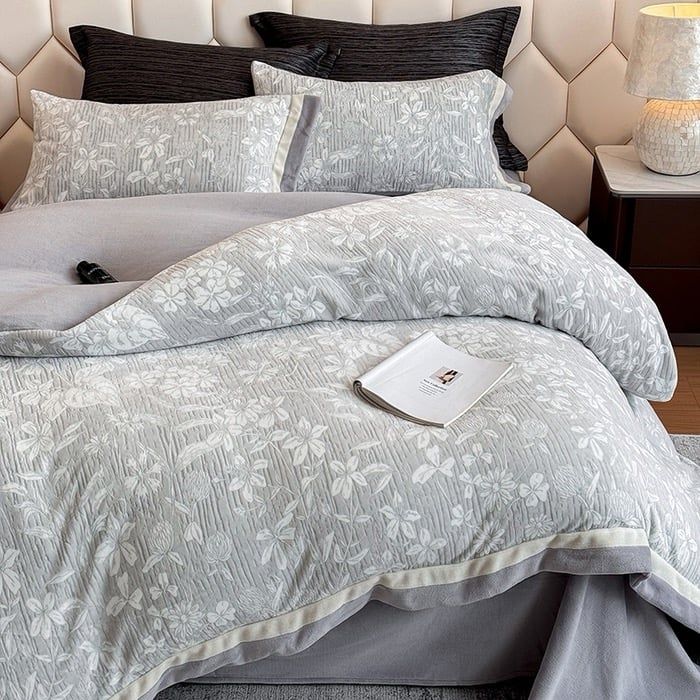 Milk Velvet Lovewe 220gram | 4Pcs Cover Premium Bedding Set | ID LOWE4PCSVMILK220GR12COLORM2