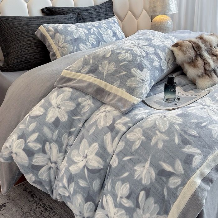 Milk Velvet Lovewe 220gram | 4Pcs Cover Premium Bedding Set | ID LOWE4PCSVMILK220GR12COLORM3