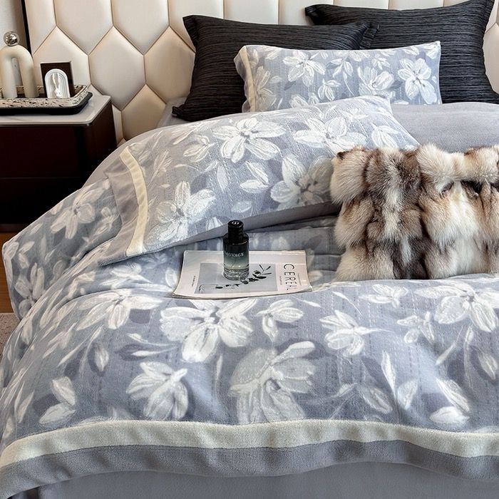 Milk Velvet Lovewe 220gram | 4Pcs Cover Premium Bedding Set | ID LOWE4PCSVMILK220GR12COLORM3