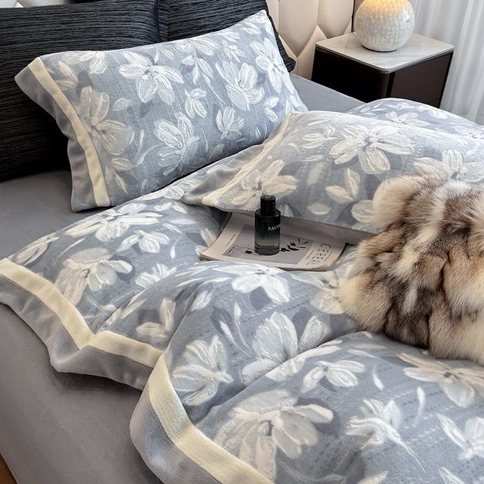 Milk Velvet Lovewe 220gram | 4Pcs Cover Premium Bedding Set | ID LOWE4PCSVMILK220GR12COLORM3