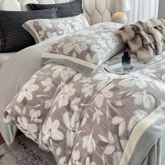 Milk Velvet Lovewe 220gram | 4Pcs Cover Premium Bedding Set | ID LOWE4PCSVMILK220GR12COLORM4