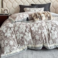 Milk Velvet Lovewe 220gram | 4Pcs Cover Premium Bedding Set | ID LOWE4PCSVMILK220GR12COLORM4