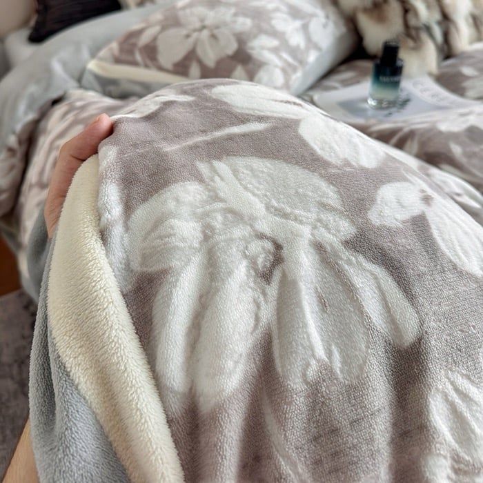 Milk Velvet Lovewe 220gram | 4Pcs Cover Premium Bedding Set | ID LOWE4PCSVMILK220GR12COLORM4