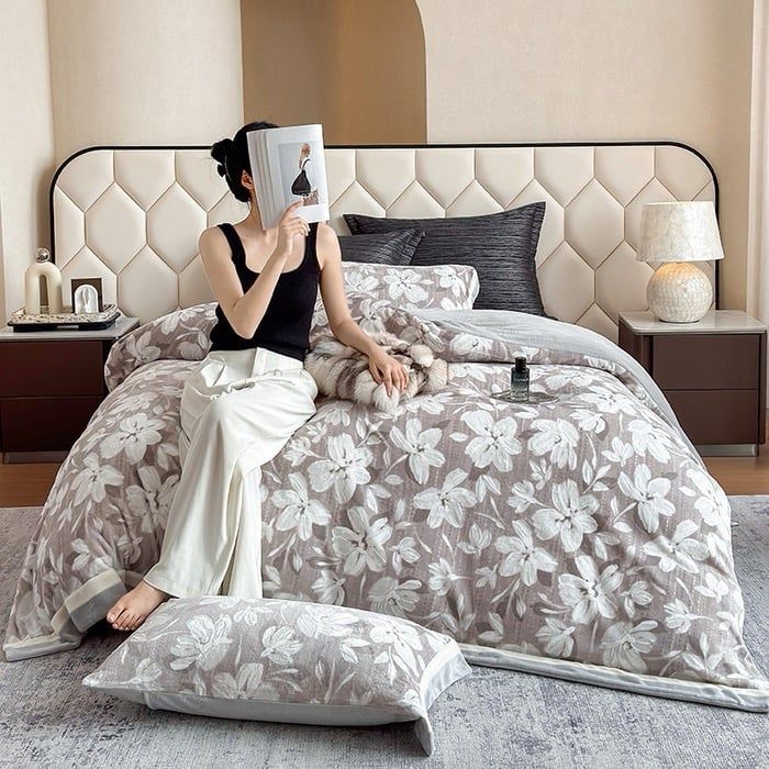 Milk Velvet Lovewe 220gram | 4Pcs Cover Premium Bedding Set | ID LOWE4PCSVMILK220GR12COLORM4