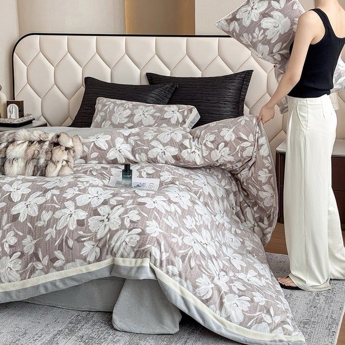 Milk Velvet Lovewe 220gram | 4Pcs Cover Premium Bedding Set | ID LOWE4PCSVMILK220GR12COLORM4