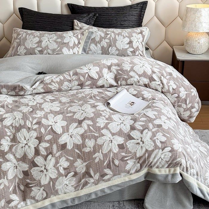 Milk Velvet Lovewe 220gram | 4Pcs Cover Premium Bedding Set | ID LOWE4PCSVMILK220GR12COLORM4