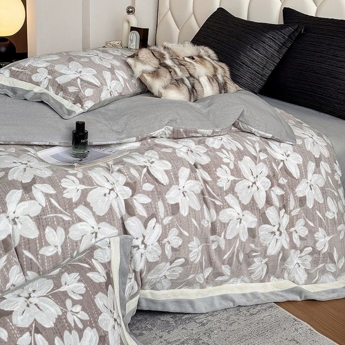 Milk Velvet Lovewe 220gram | 4Pcs Cover Premium Bedding Set | ID LOWE4PCSVMILK220GR12COLORM4