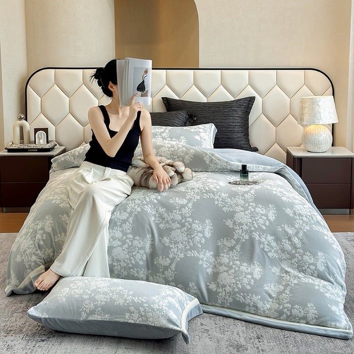 Milk Velvet Lovewe 220gram | 4Pcs Cover Premium Bedding Set | ID LOWE4PCSVMILK220GR12COLORM5