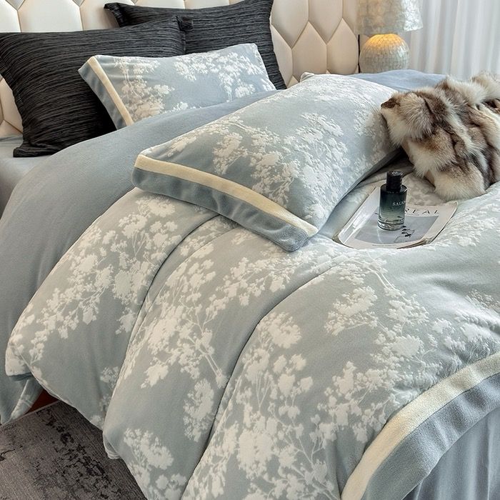 Milk Velvet Lovewe 220gram | 4Pcs Cover Premium Bedding Set | ID LOWE4PCSVMILK220GR12COLORM5