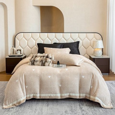 Milk Velvet Lovewe 220gram | 4Pcs Cover Premium Bedding Set | ID LOWE4PCSVMILK220GR12COLORM6