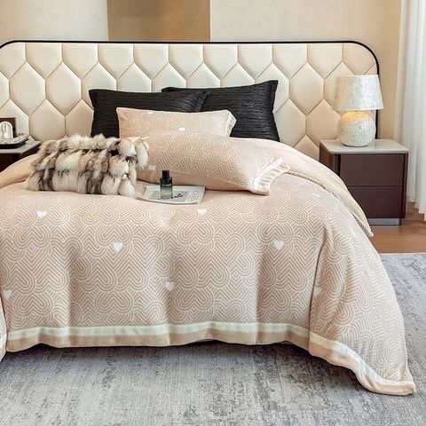 Milk Velvet Lovewe 220gram | 4Pcs Cover Premium Bedding Set | ID LOWE4PCSVMILK220GR12COLORM6