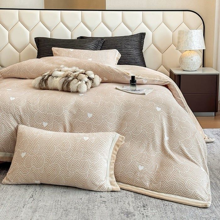 Milk Velvet Lovewe 220gram | 4Pcs Cover Premium Bedding Set | ID LOWE4PCSVMILK220GR12COLORM6