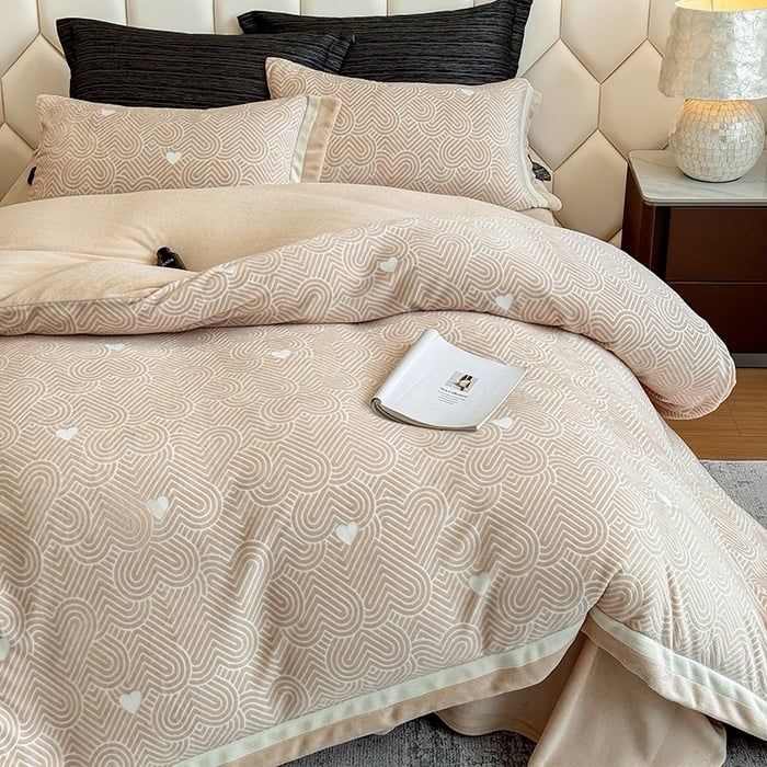 Milk Velvet Lovewe 220gram | 4Pcs Cover Premium Bedding Set | ID LOWE4PCSVMILK220GR12COLORM6