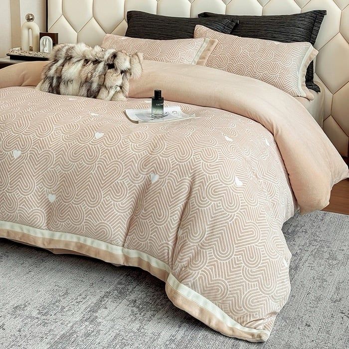 Milk Velvet Lovewe 220gram | 4Pcs Cover Premium Bedding Set | ID LOWE4PCSVMILK220GR12COLORM6